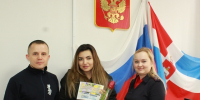 В Кудымкаре сотрудники отделения по вопросам миграции и общественники поздравили в рамках акции «8 Марта — В каждый Дом» представительниц прекрасного пола - Город Кудымкар